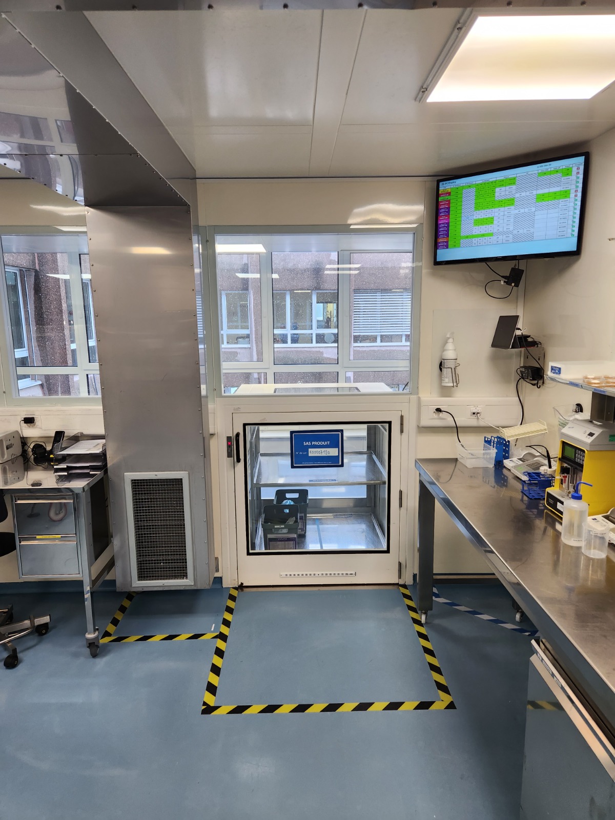Clean room — controlled environment